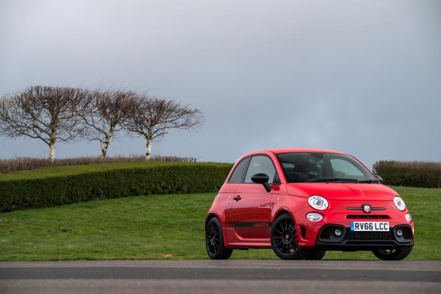  Abarth 595 Competizione (312) 2016 года  (UK) (фото 11 из 25)